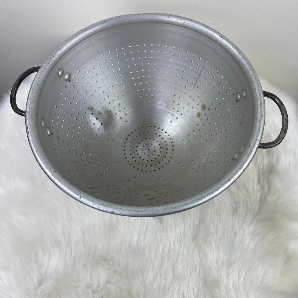 Vintage WEAR EVER heavy duty Aluminum -Colander Strainer- Footed Model A-3123